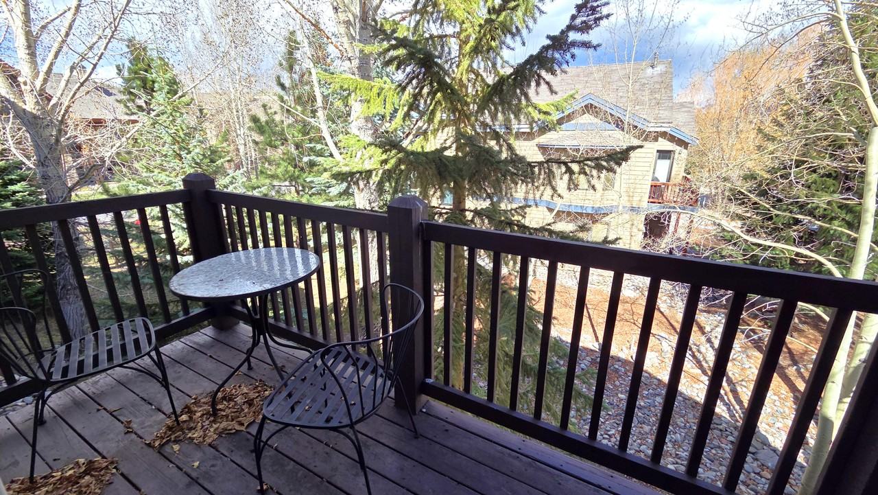 720 Lakepoint Drive #B6 - Photo 4 of 32