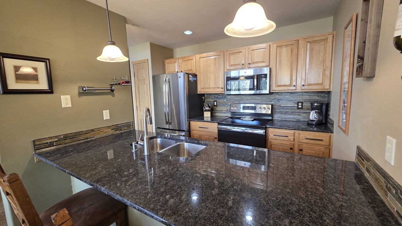 720 Lakepoint Drive #B6 - Photo 6 of 32