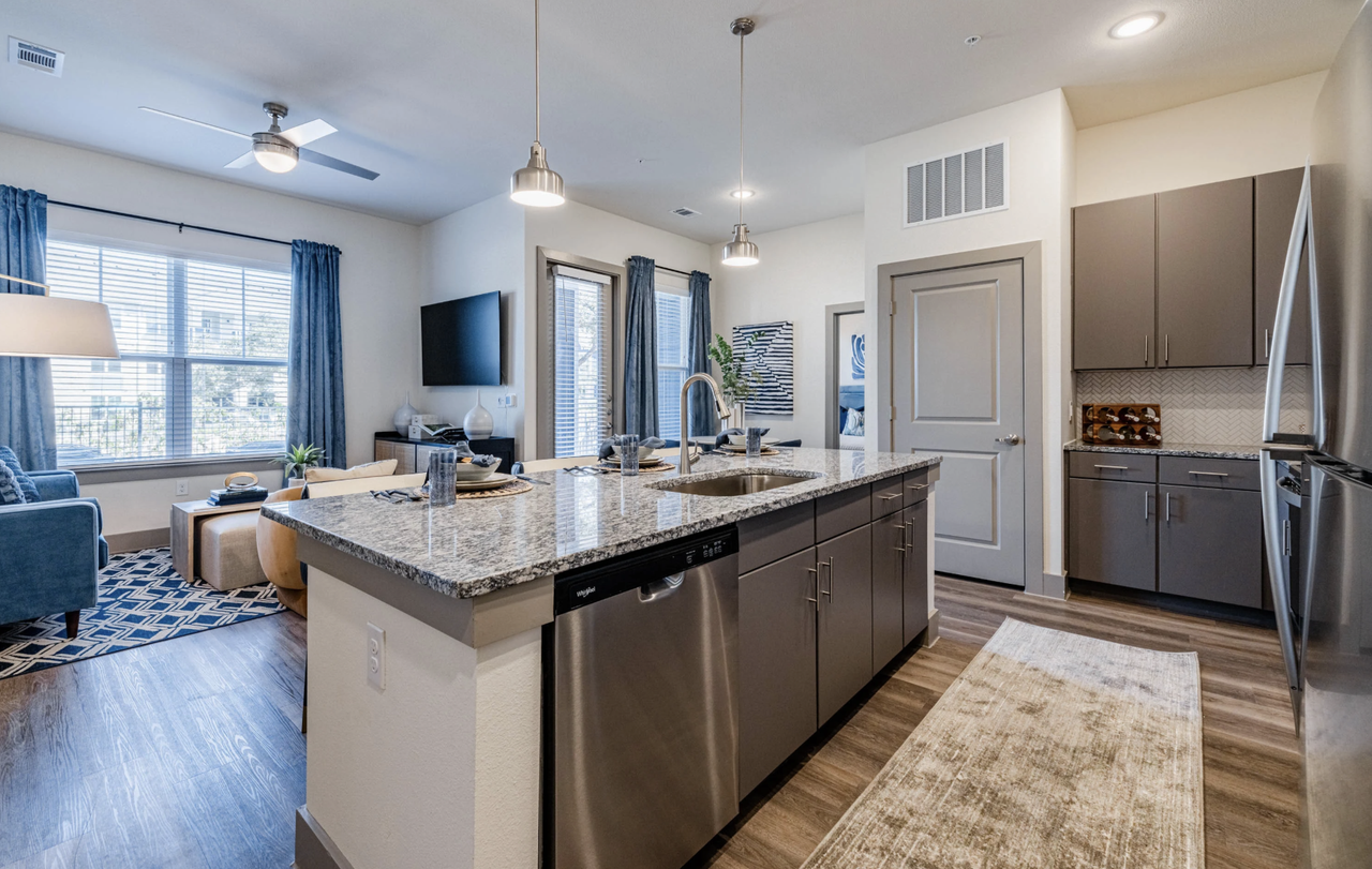 1431 Rivery Boulevard - Photo 4 of 34