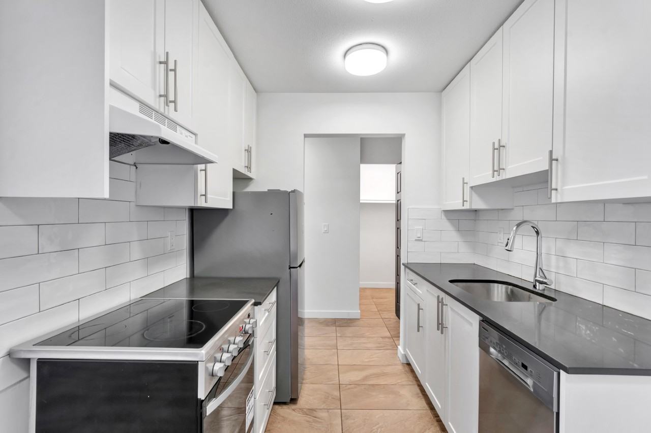 8616 Oak Street - Photo 3 of 14