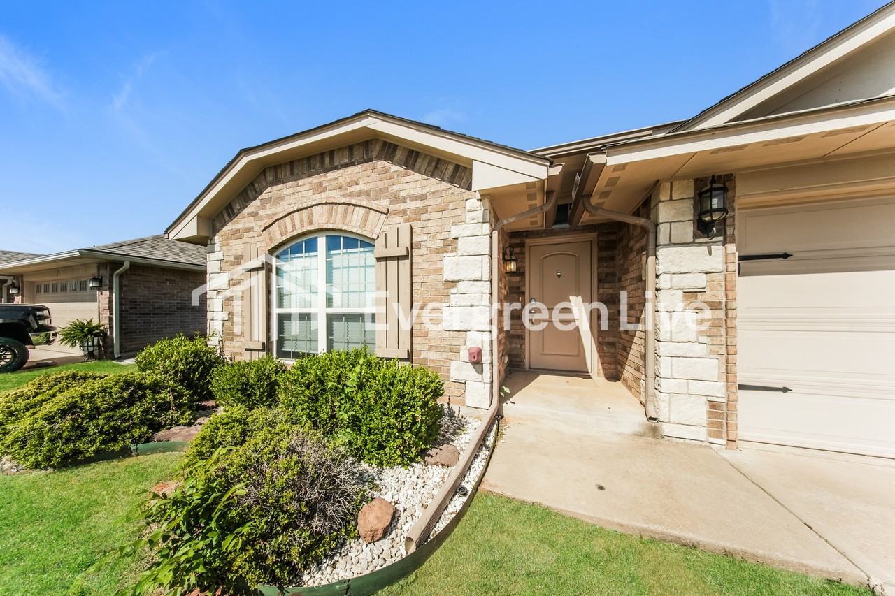 2421 Shell Dr - Photo 2 of 15