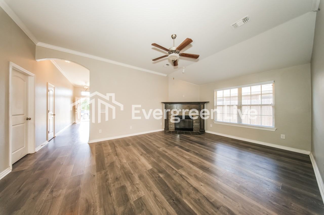 2421 Shell Dr - Photo 3 of 15