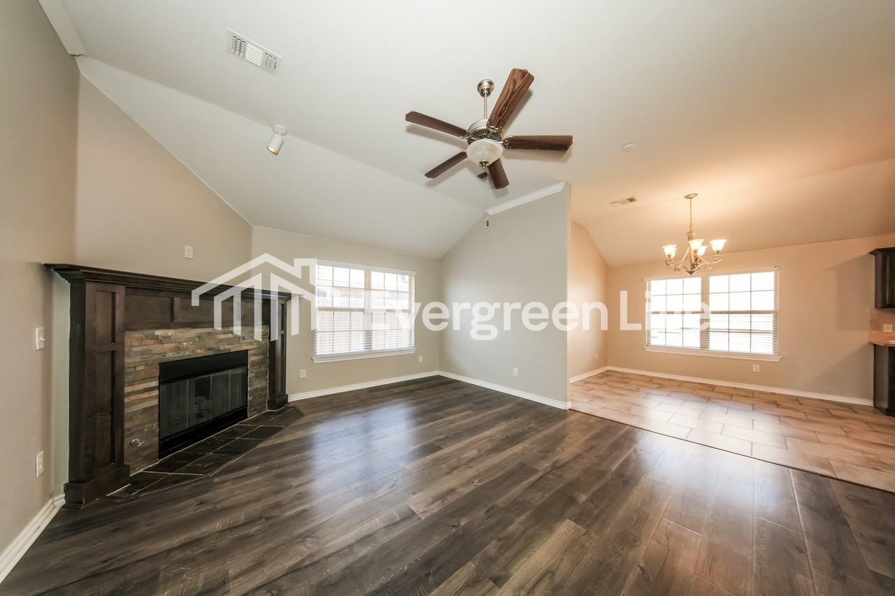 2421 Shell Dr - Photo 4 of 15