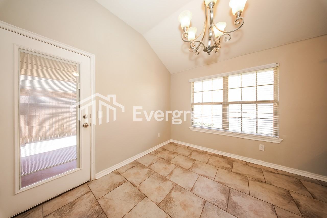 2421 Shell Dr - Photo 5 of 15