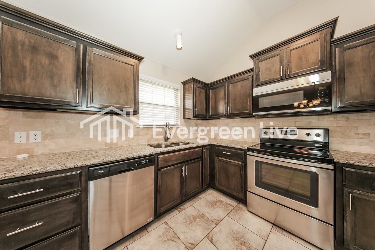 2421 Shell Dr - Photo 6 of 15