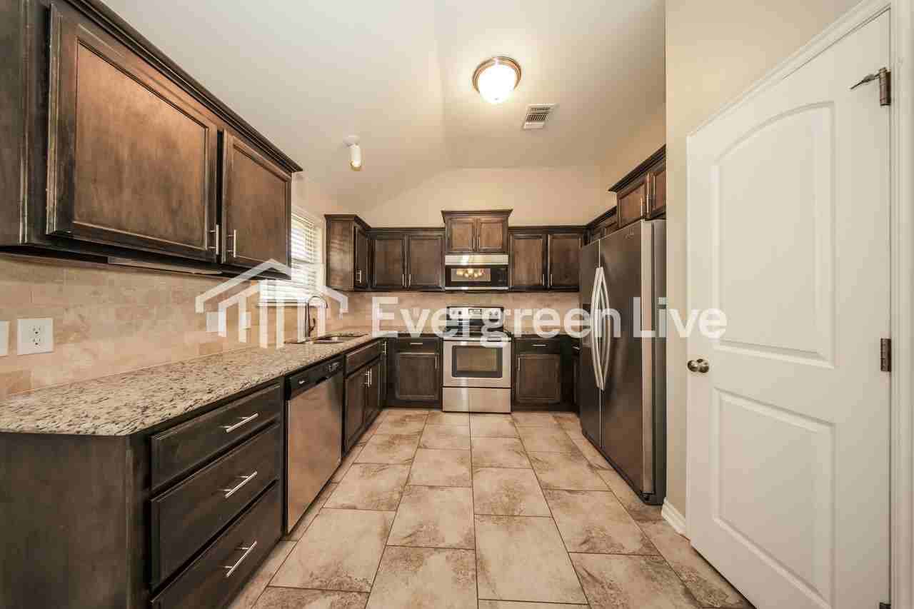 2421 Shell Dr - Photo 7 of 15