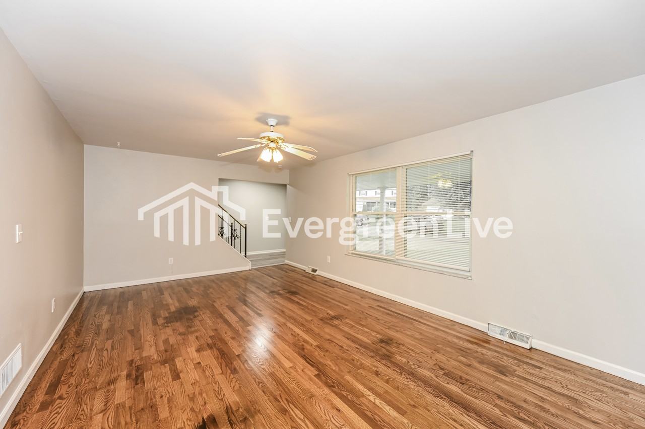 10620 Bradbury Dr - Photo 3 of 15