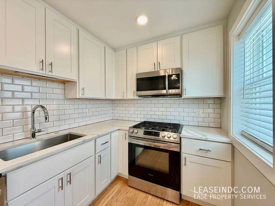 714 11th St Ne #103 - Photo 3 of 16