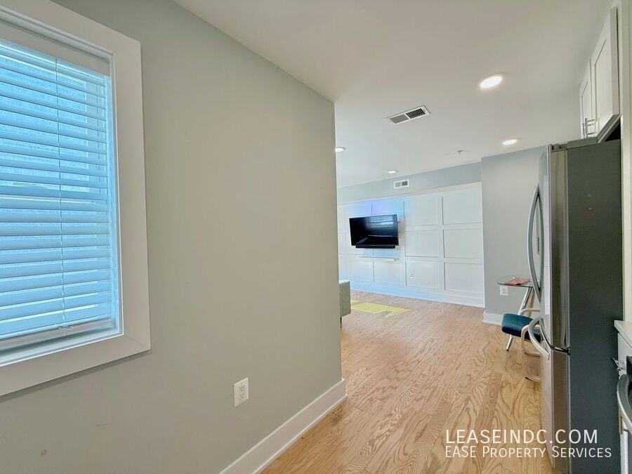 714 11th St Ne #103 - Photo 4 of 16