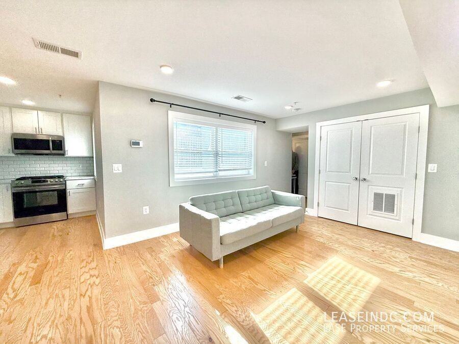 714 11th St Ne #103 - Photo 6 of 16