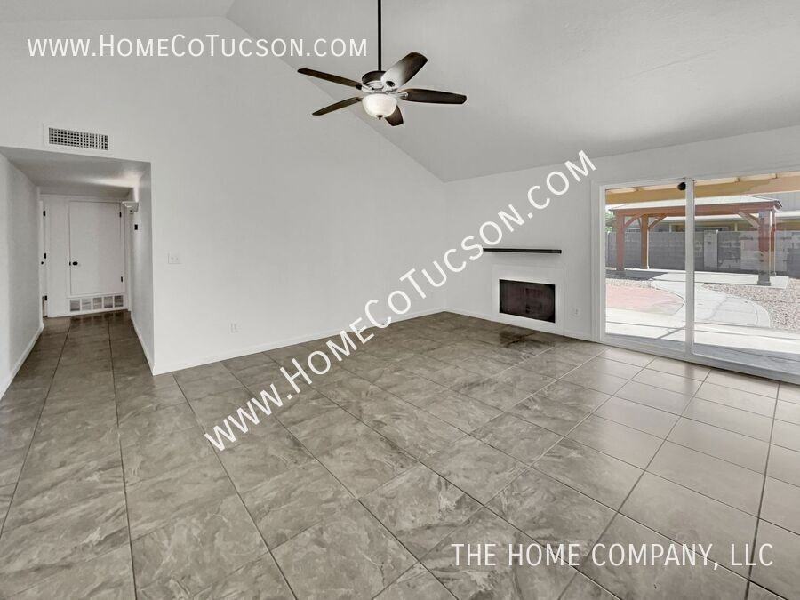 10002 E Stella Rd - Photo 6 of 33