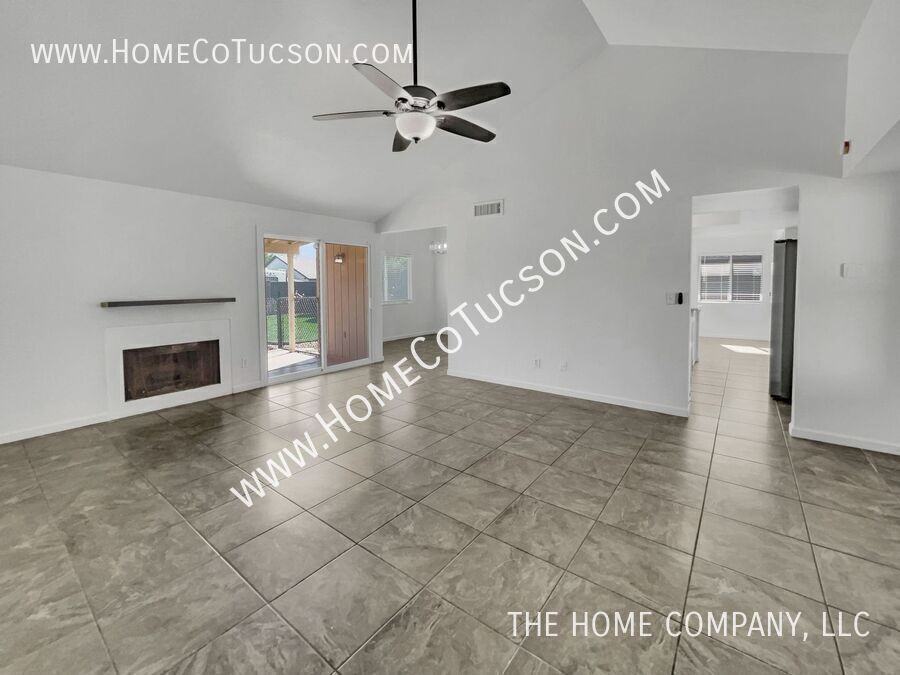 10002 E Stella Rd - Photo 7 of 33