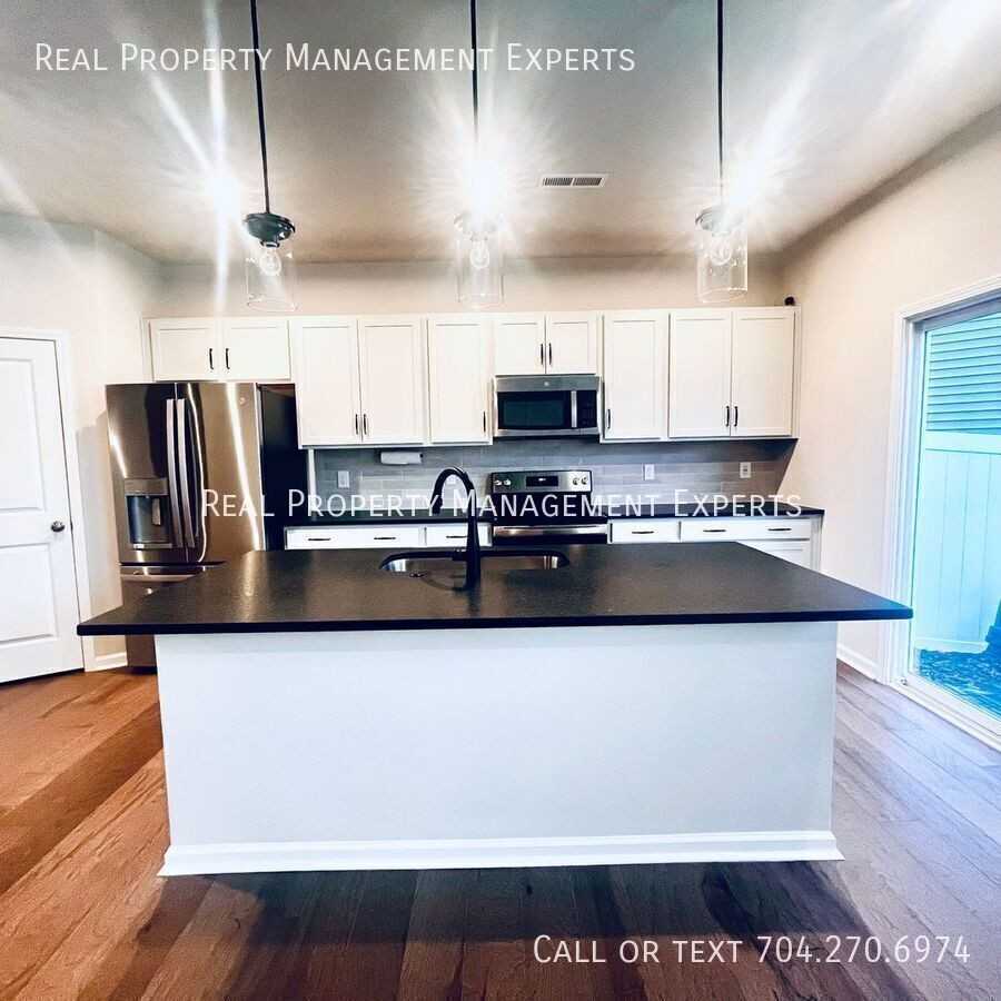 3162 Hutton Gardens Ln - Photo 2 of 18
