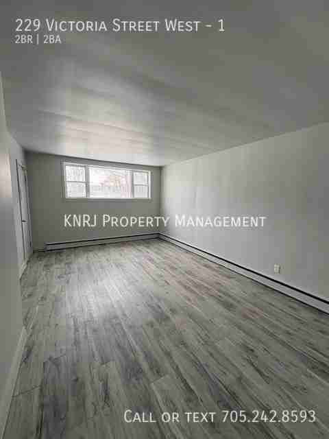 229 Victoria St W #1 - Photo 5 of 11