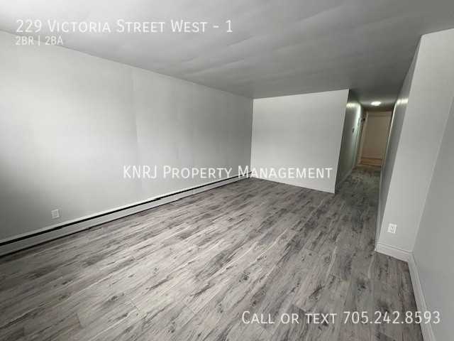 229 Victoria St W #1 - Photo 6 of 11