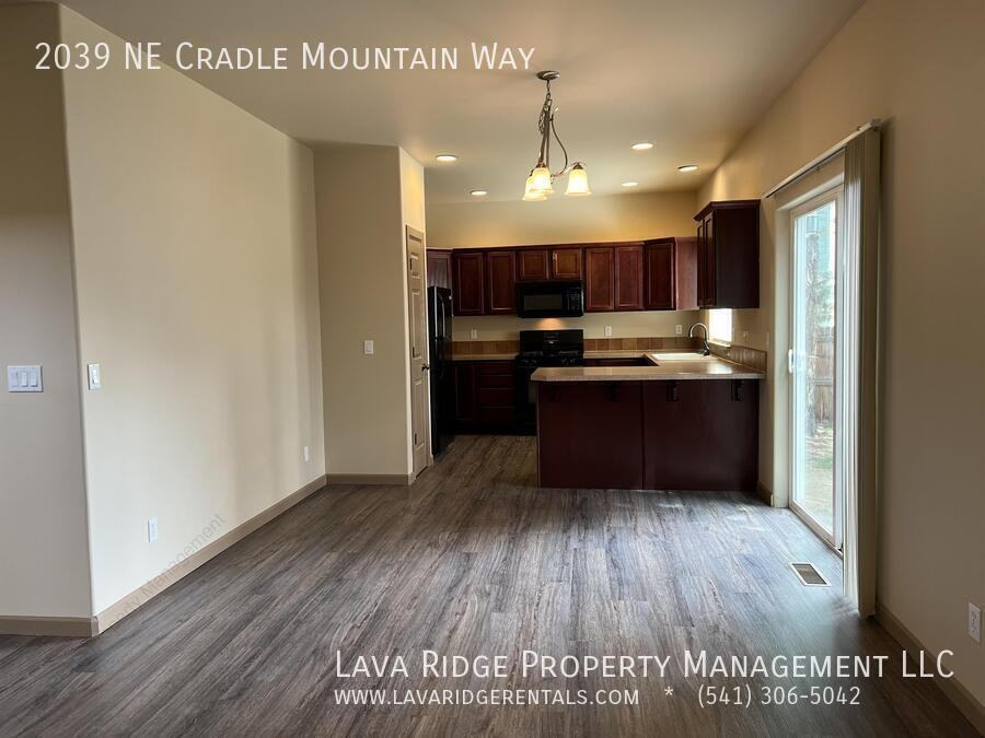2039 Ne Cradle Mountain Way - Photo 6 of 28