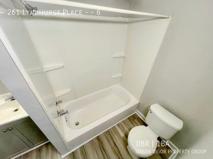 261 Lyndhurst Pl #6 - Photo 5 of 9