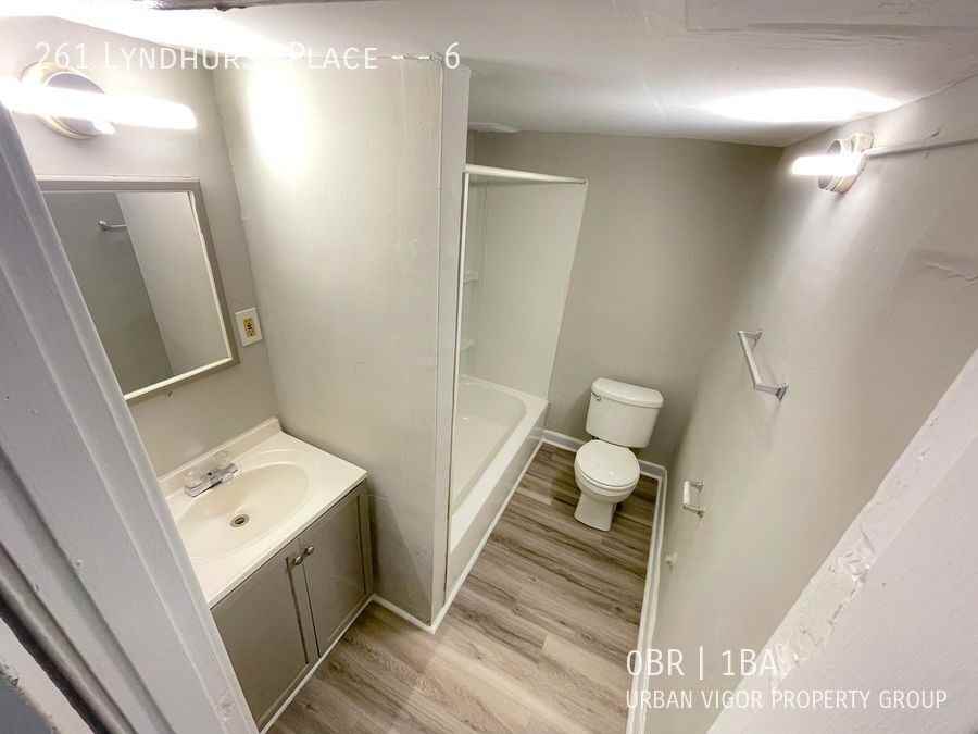 261 Lyndhurst Pl #6 - Photo 7 of 9