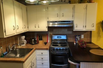 421 Burgundy Street #4 - Photo 5 of 11