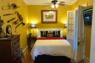 421 Burgundy Street #4 - Photo 3 of 11