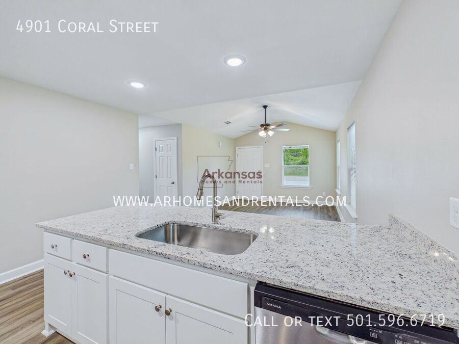 4901 Coral St - Photo 4 of 18