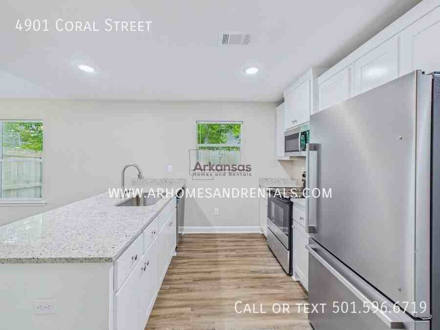 4901 Coral St - Photo 5 of 18