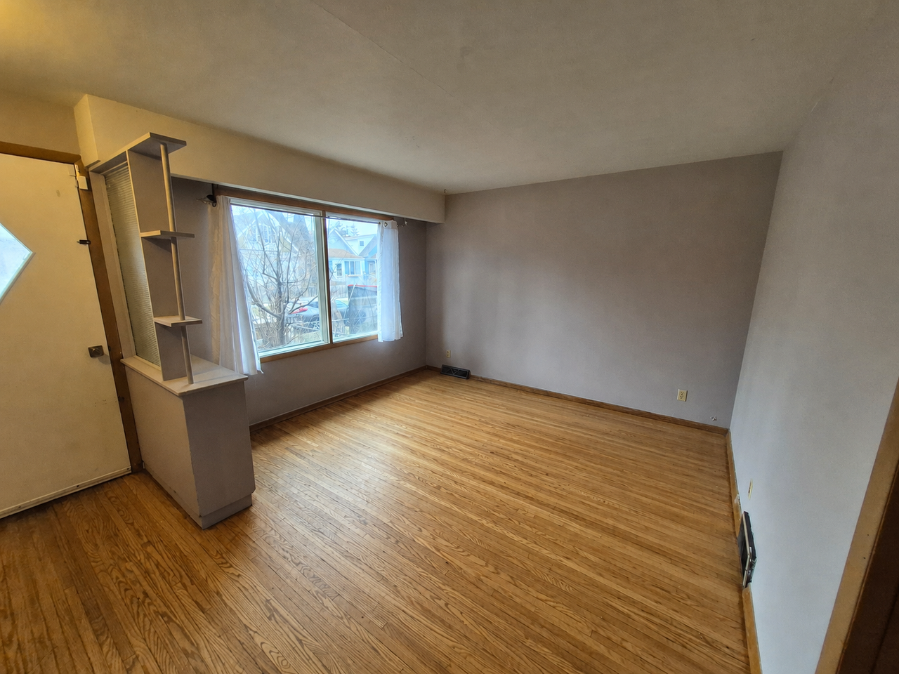298 Toronto St - Photo 3 of 7