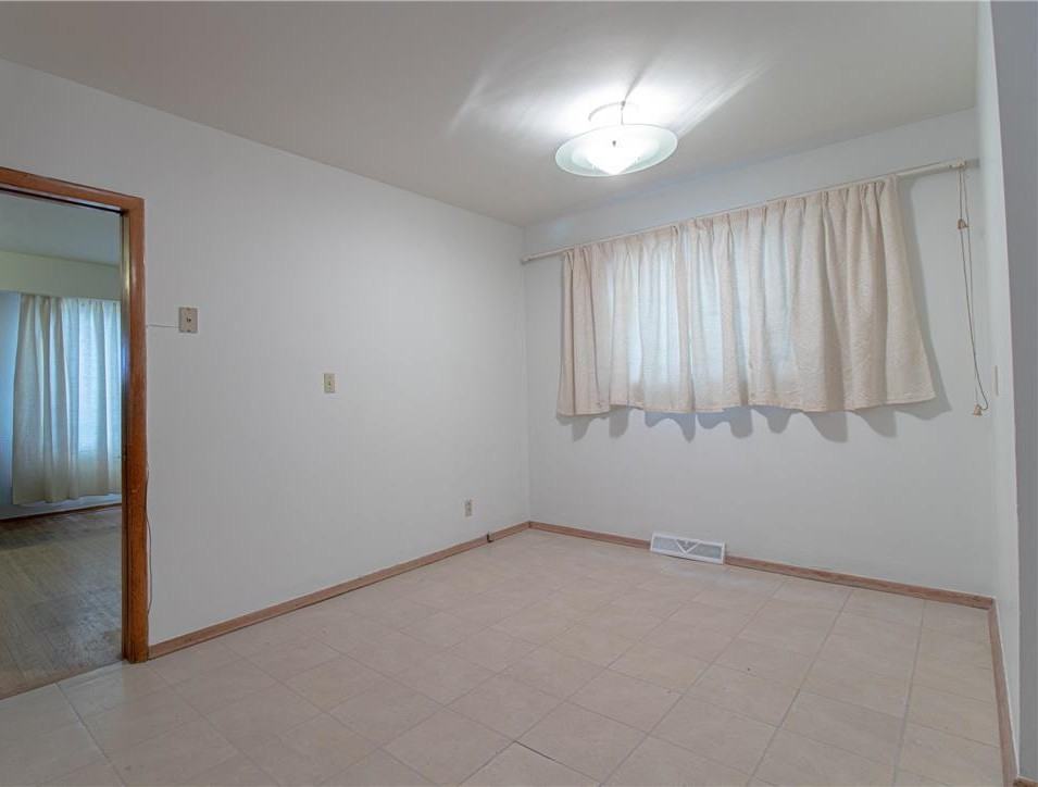 298 Toronto St - Photo 6 of 7