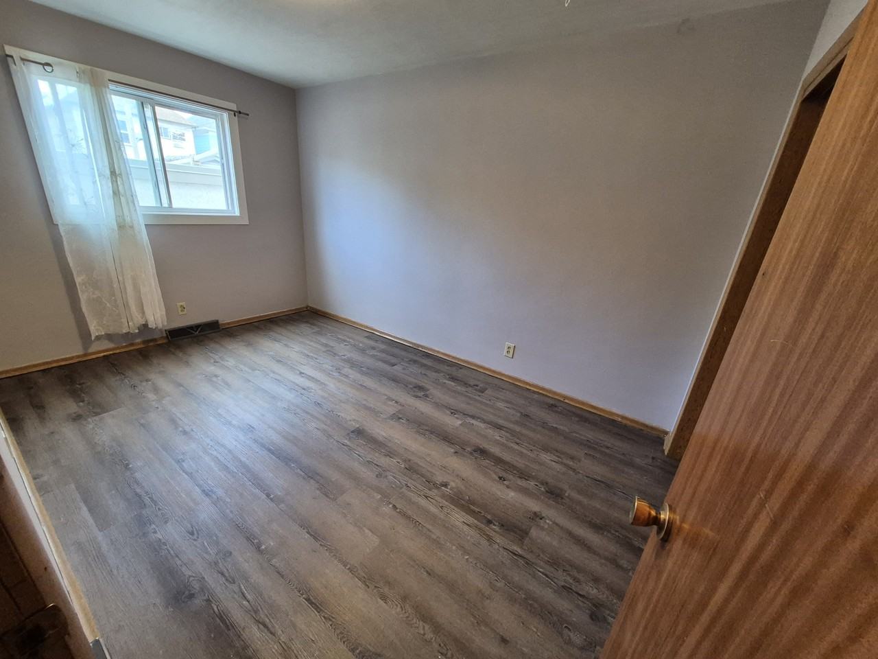 298 Toronto St - Photo 7 of 7