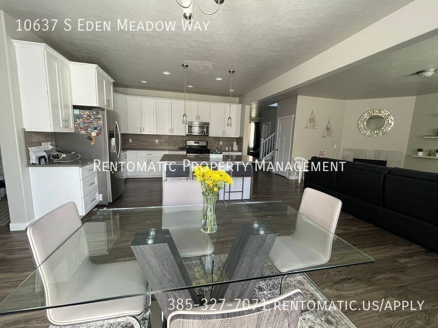 10637 S Eden Meadow Way - Photo 3 of 18