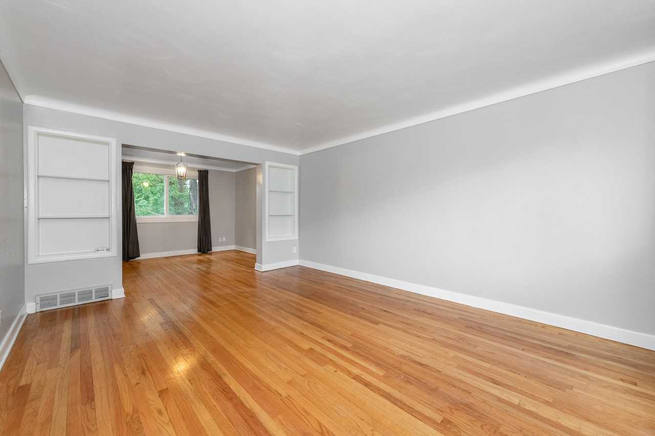 2344 Midway Ave - Photo 4 of 29