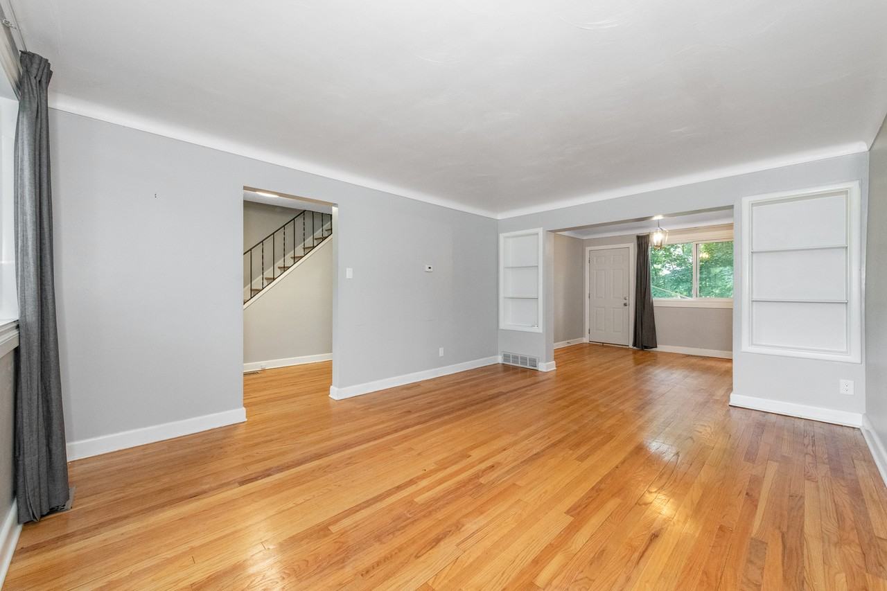 2344 Midway Ave - Photo 5 of 29