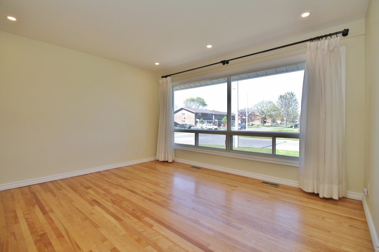 1126 Gateway Rd - Photo 3 of 21