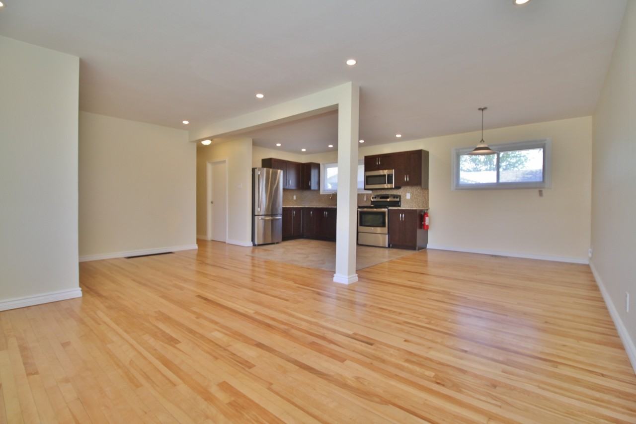 1126 Gateway Rd - Photo 4 of 21