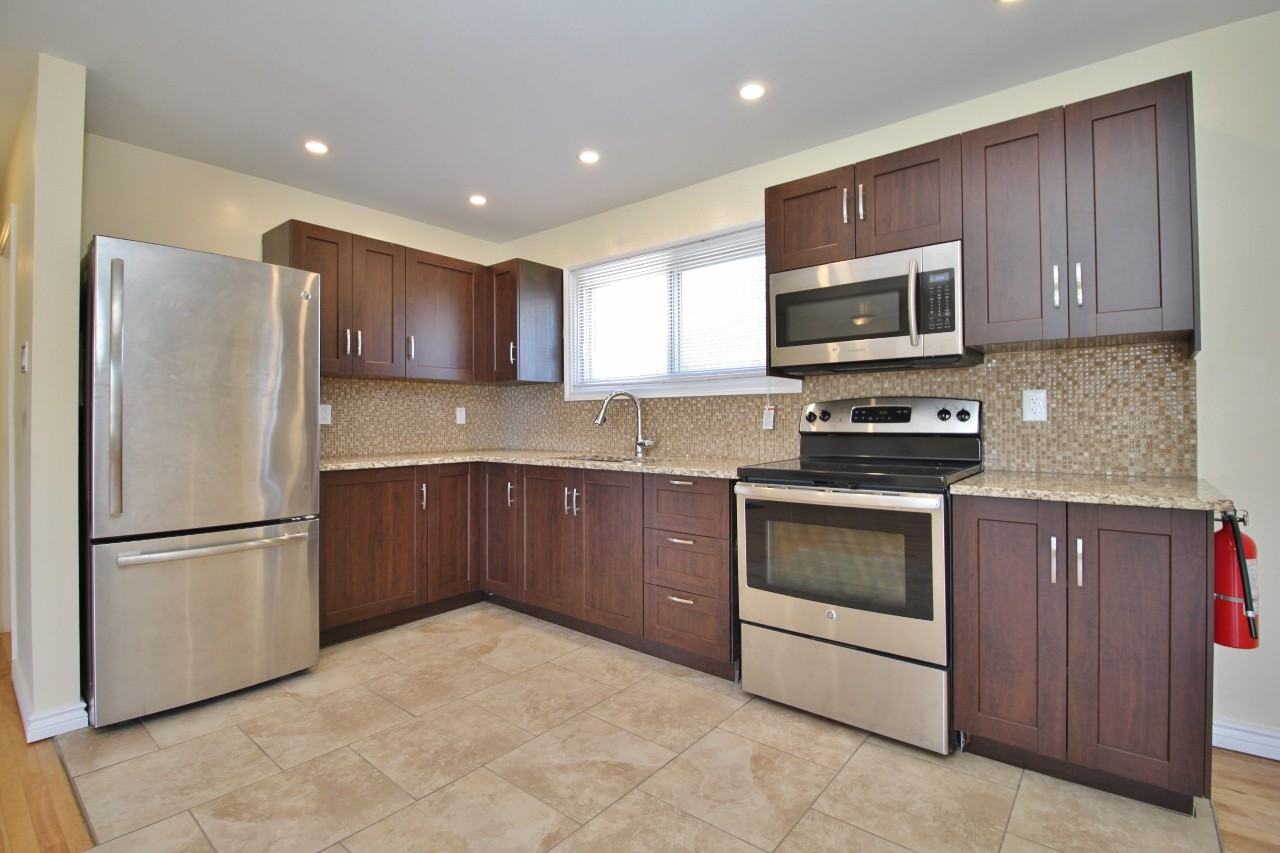 1126 Gateway Rd - Photo 6 of 21