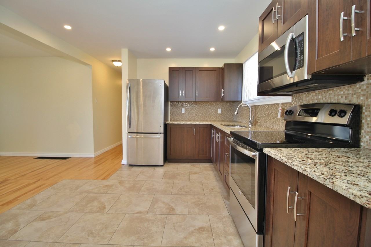 1126 Gateway Rd - Photo 7 of 21