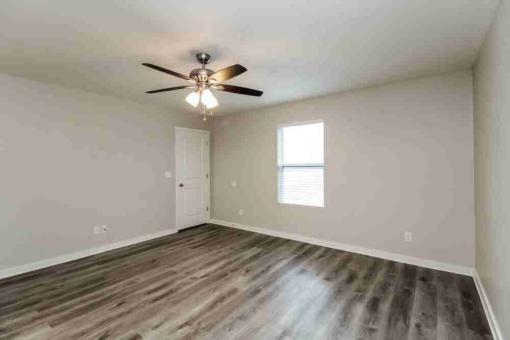 1048 Joselynn Dr - Photo 5 of 17