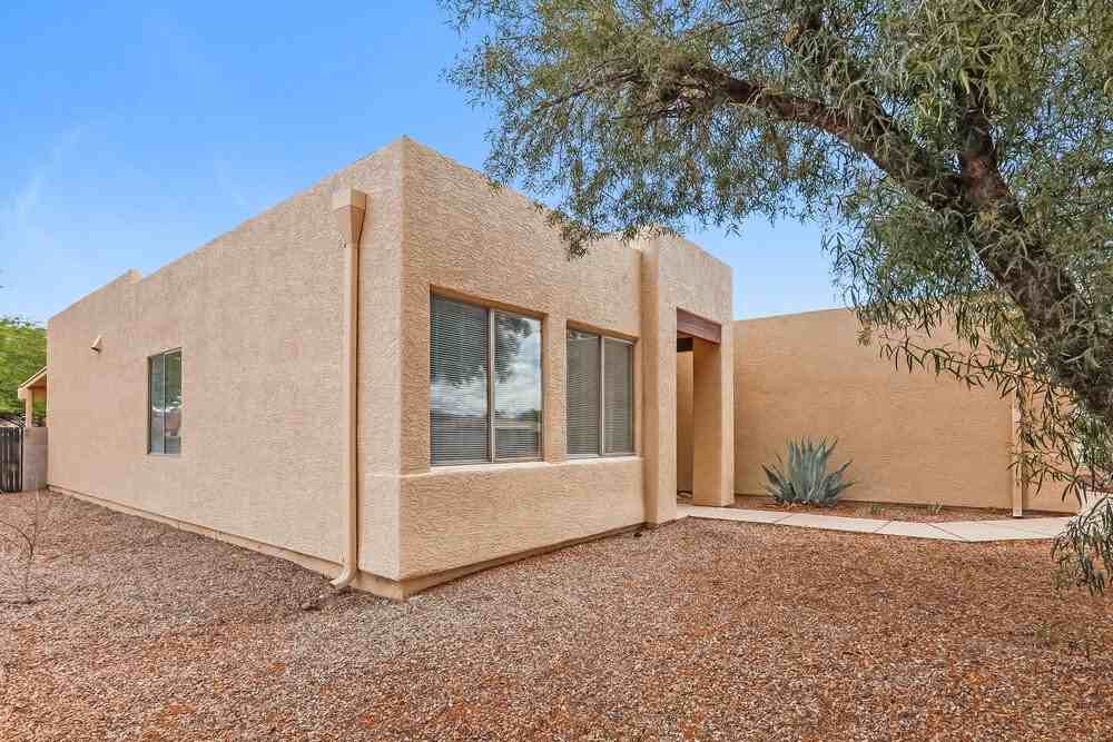 1534 W Churchill Pl - Photo 3 of 16