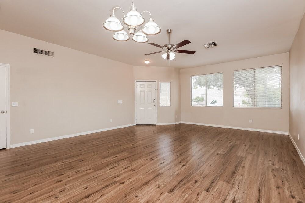 1534 W Churchill Pl - Photo 5 of 16
