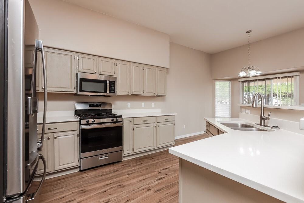 1534 W Churchill Pl - Photo 6 of 16