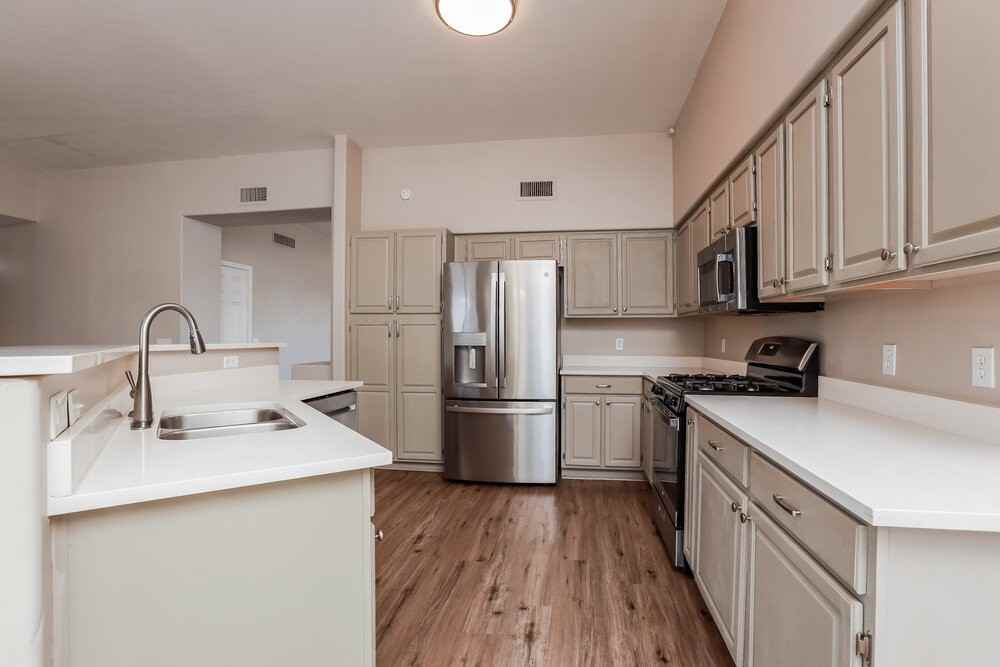 1534 W Churchill Pl - Photo 7 of 16