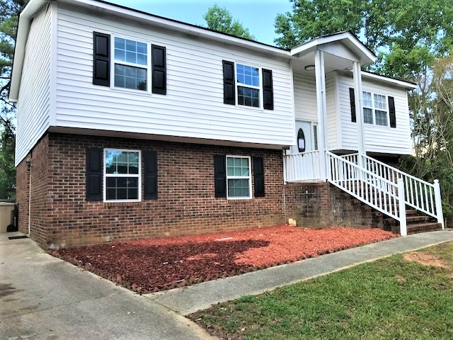 209 Bayberry Ln - Photo 2 of 24