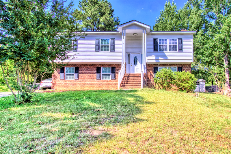 209 Bayberry Ln - Photo 3 of 24