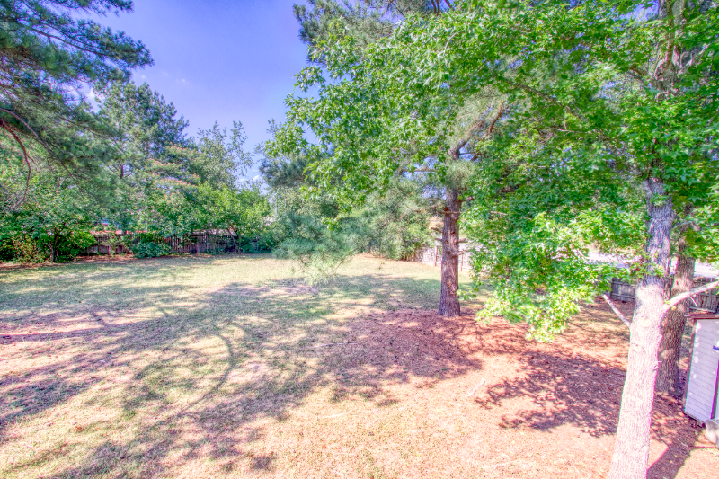 209 Bayberry Ln - Photo 4 of 24