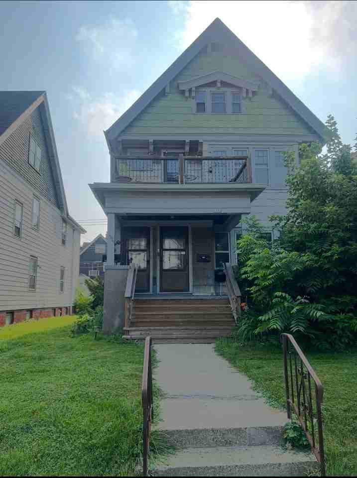 3372 N Oakland Ave - Photo 6 of 6