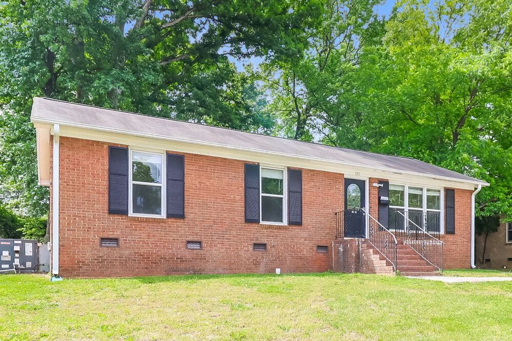 511 Derrydowne Dr - Photo 3 of 16