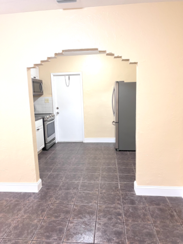 209 Nwstreet - Photo 3 of 11