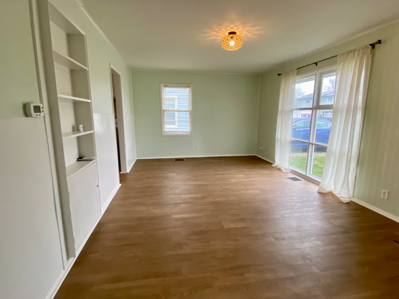 5718 Greenfield Ave - Photo 5 of 11