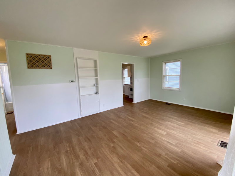 5718 Greenfield Ave - Photo 6 of 11