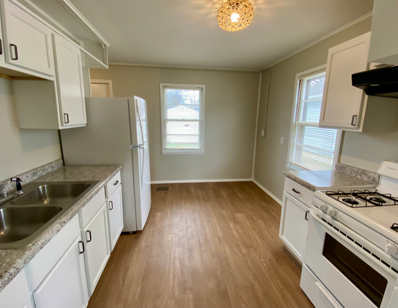 5718 Greenfield Ave - Photo 7 of 11